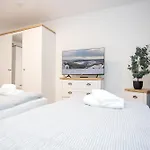 Deluxe For 5 - 2 Bedrooms - Free Private Parking - 5 Min To Slopes - Terrace Apartman Winterberg