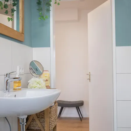 Deluxe - 2 Bedrooms - Free Parking - 5 Min To Slopes Apartment