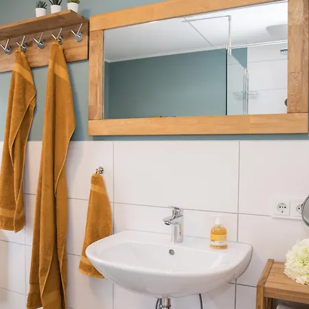 Deluxe For 5 - 2 Bedrooms - Free Private Parking - 5 Min To Slopes - Terrace