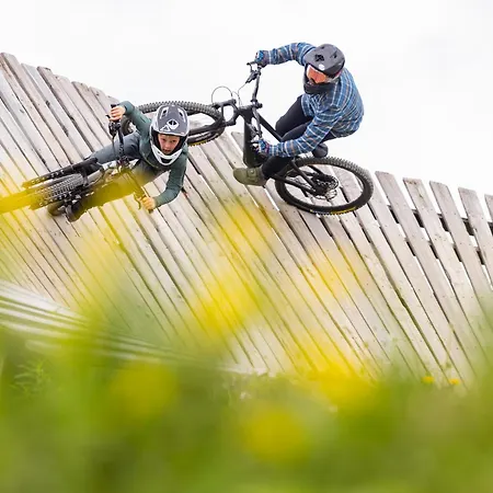 Deluxe For 5 - 2 Bedrooms - Free Private Parking - 5 Min To Slopes - Terrace Lejlighed