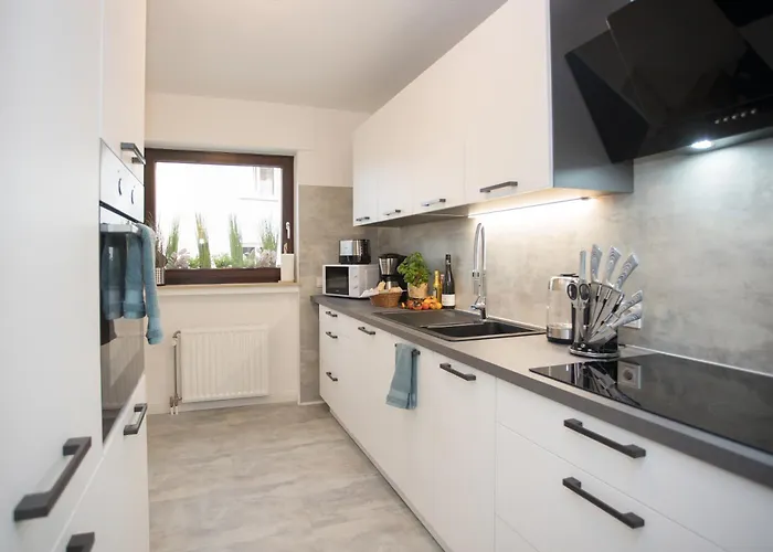 Deluxe For 5 - 2 Bedrooms - Free Private Parking - 5 Min To Slopes - Terrace *