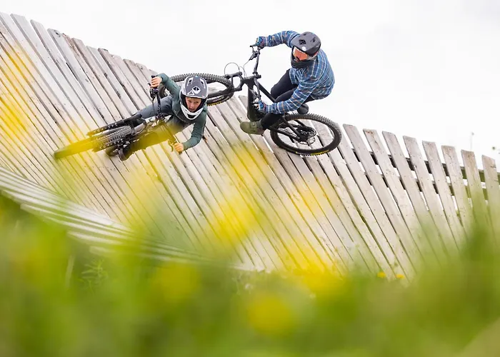 Deluxe For 5 - 2 Bedrooms - Free Private Parking - 5 Min To Slopes - Terrace Lägenhet